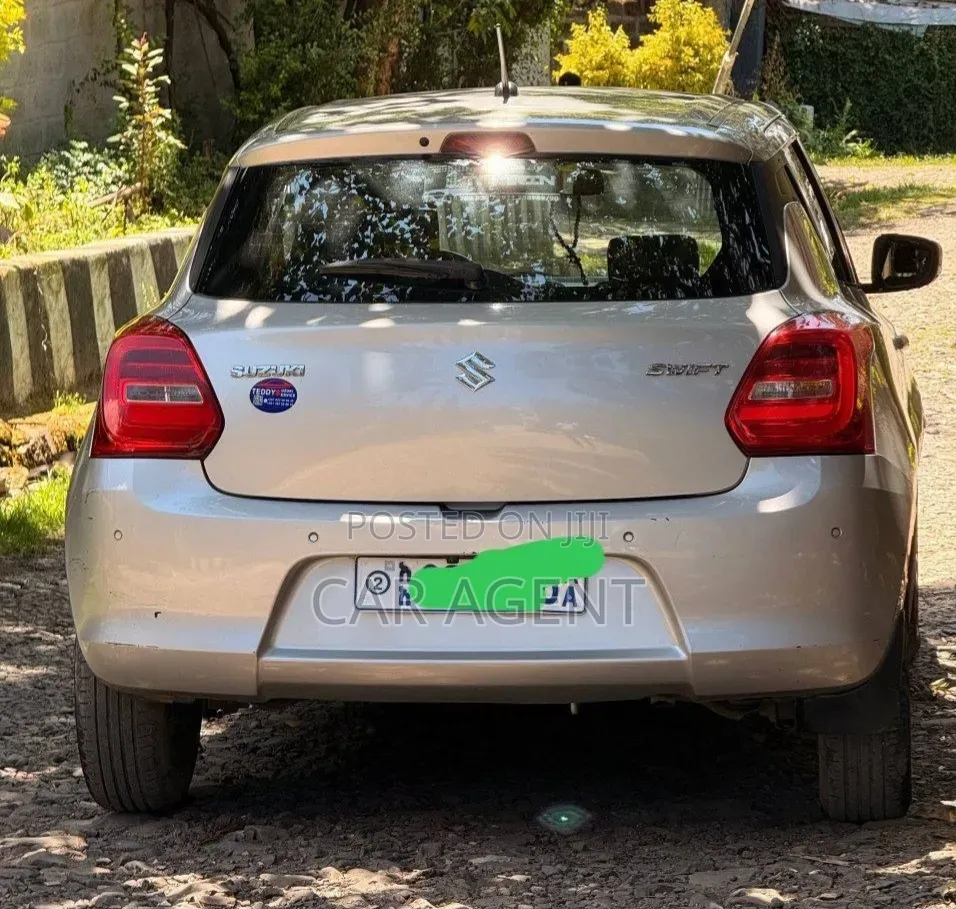 Suzuki Swift 2022 Silver