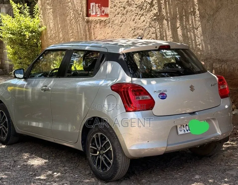 Suzuki Swift 2022 Silver