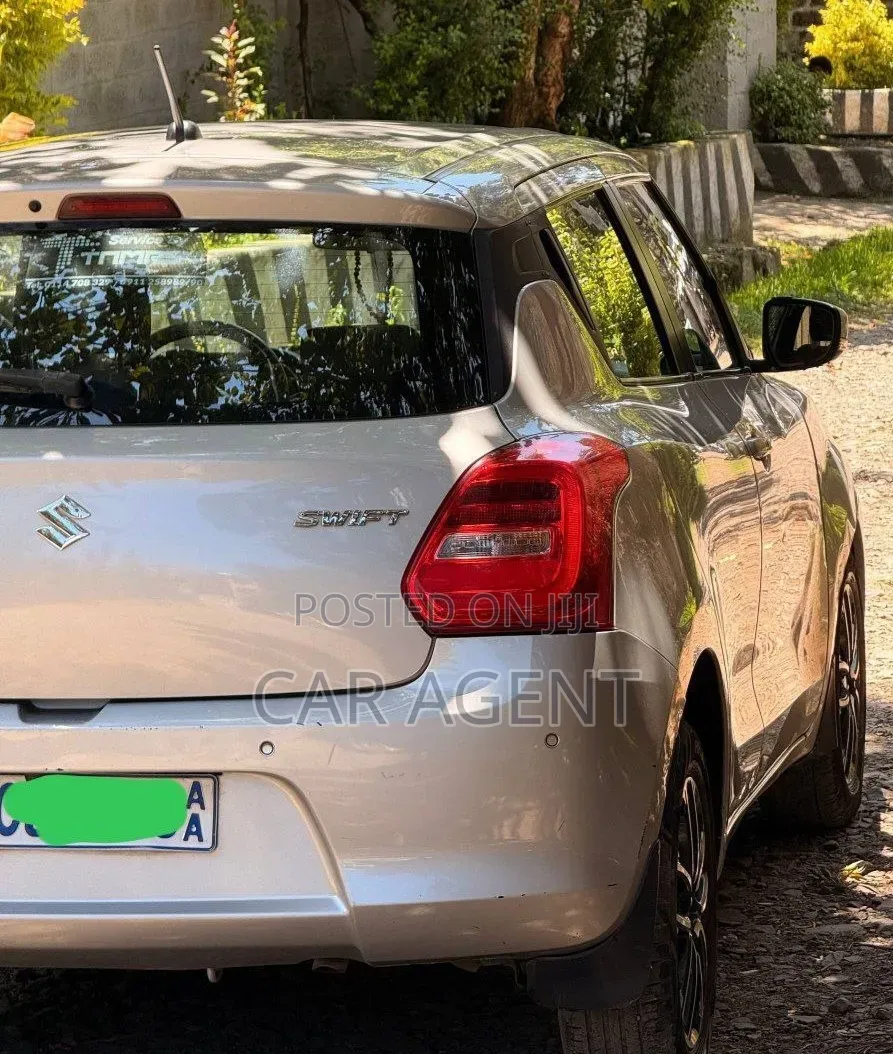 Suzuki Swift 2022 Silver