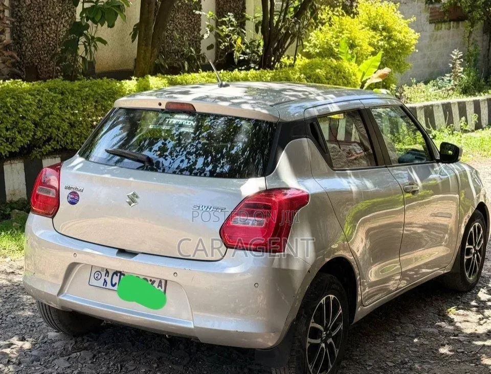 Suzuki Swift 2022 Silver