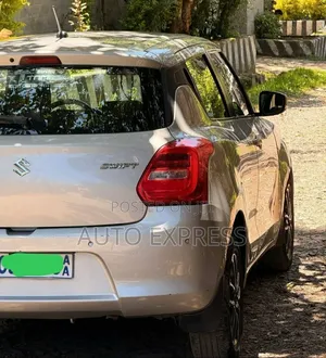 Suzuki Swift 2022 Silver