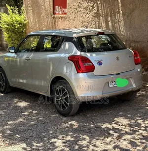 Suzuki Swift 2022 Silver