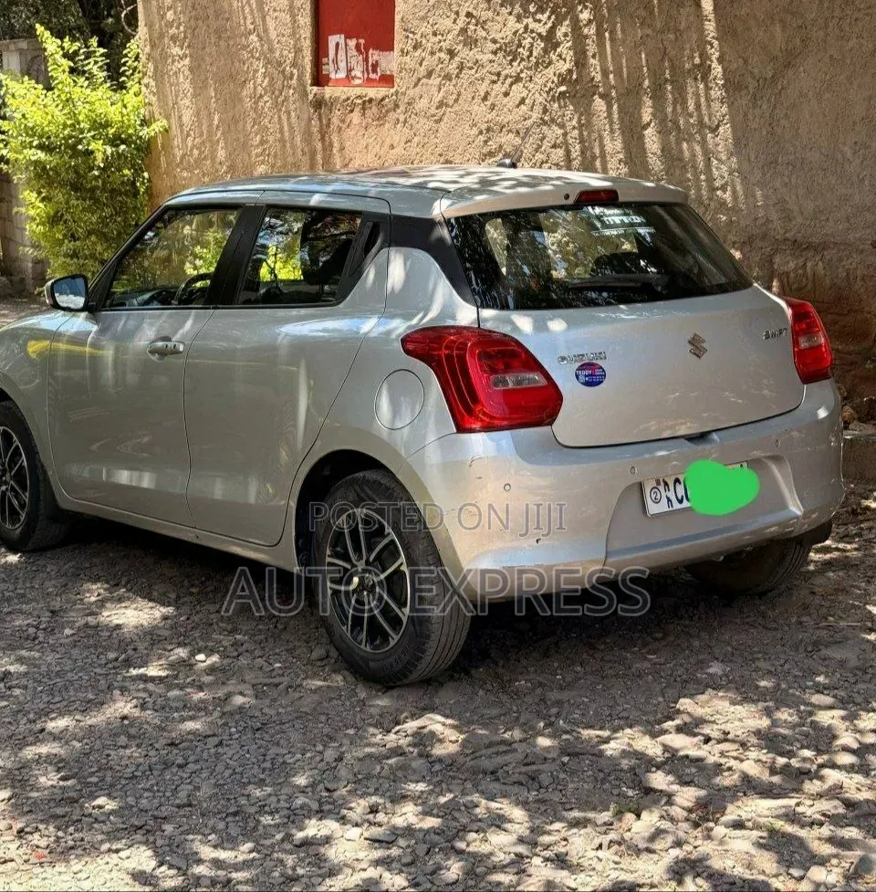 Suzuki Swift 2022 Silver