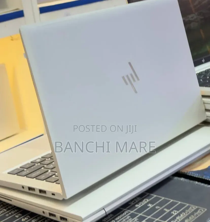 New Laptop HP EliteBook 830 G8 8GB Intel Core i7 SSD 512GB