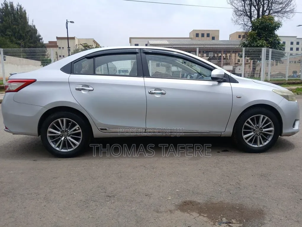 Toyota Yaris 2015 Silver