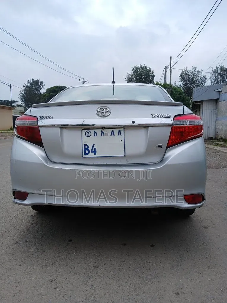 Toyota Yaris 2015 Silver