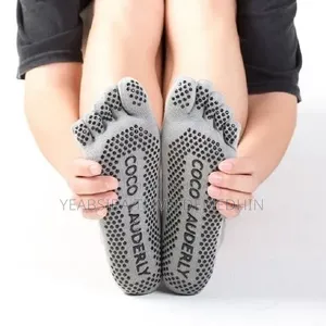 1Pair Non-Slip Sweat-Absorbent Yoga Socks Split Toe Socks