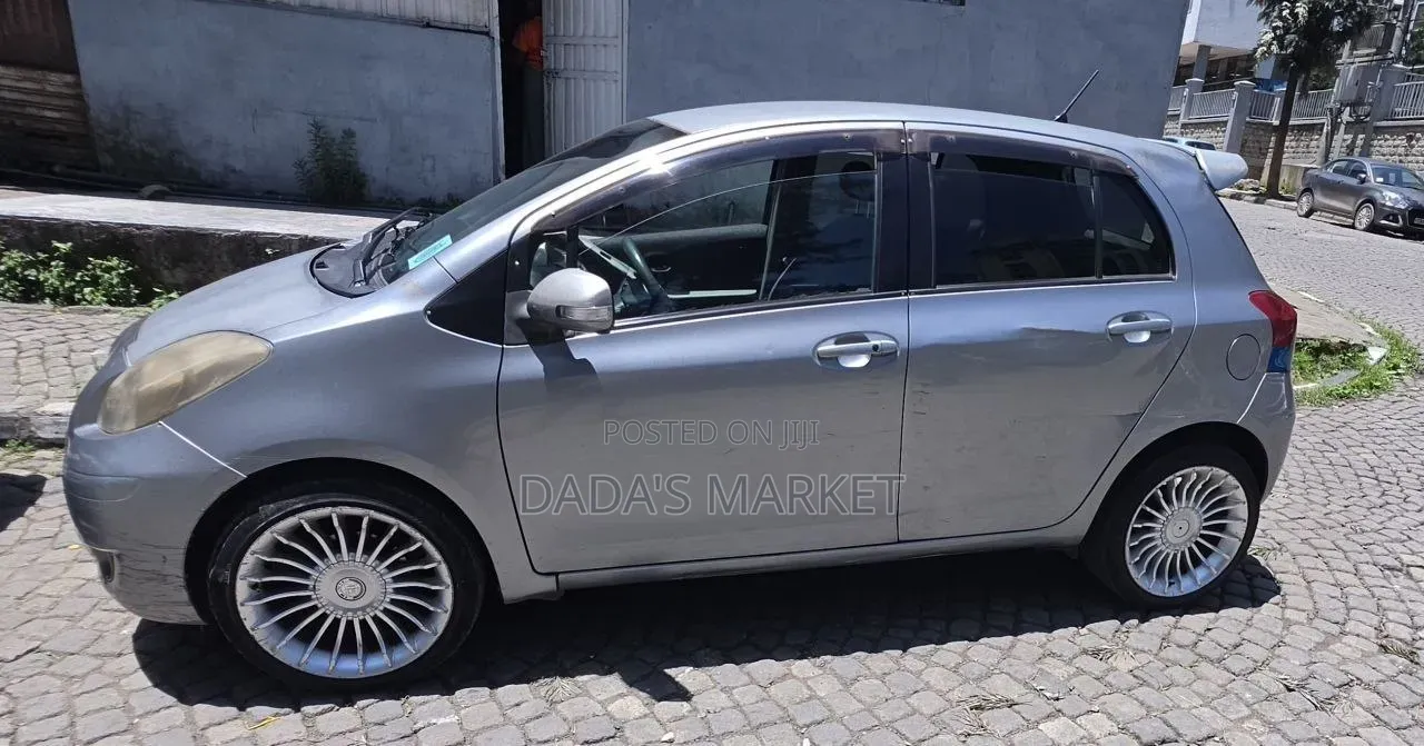 Toyota Yaris 2010 Gray