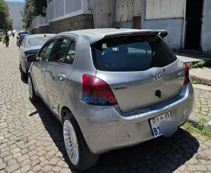 Toyota Yaris 2010 Gray