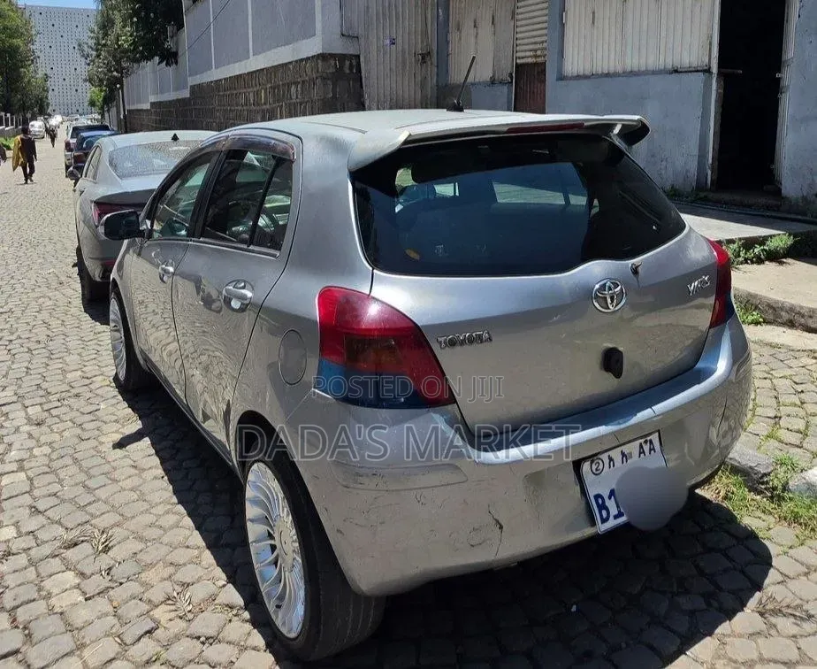 Toyota Yaris 2010 Gray