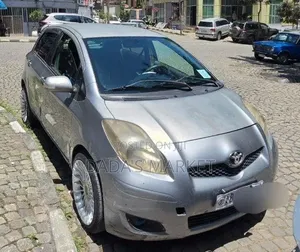 Toyota Yaris 2010 Gray