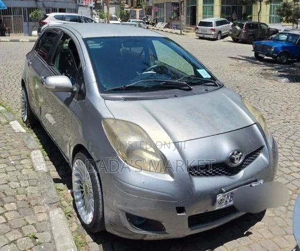Toyota Yaris 2010 Gray