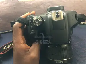 2000d Camera With 18-55mm and 75-300 Mm Lens