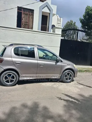 Toyota Vitz 2002 Silver