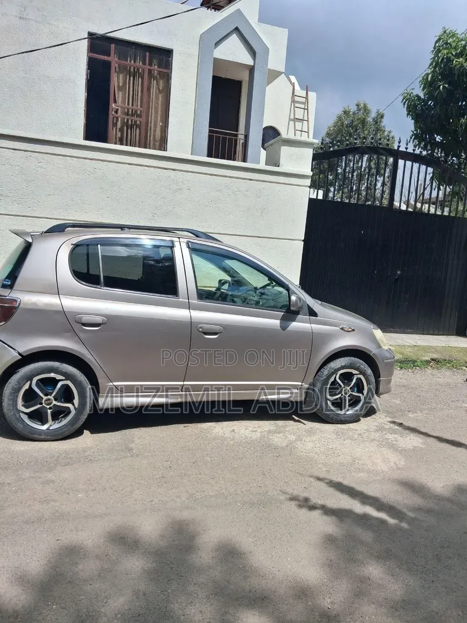 Toyota Vitz 2002 Silver