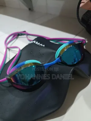 High Quality Swimming and Goggles