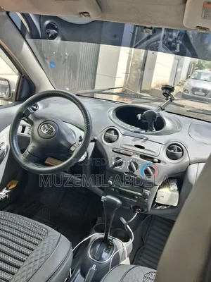 Toyota Vitz 2002 Silver