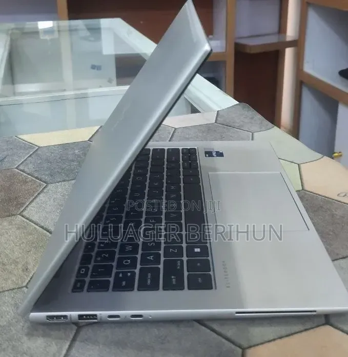 New Laptop HP EliteBook 840 G10 16GB Intel Core i5 SSD 512GB