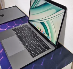 New Laptop Apple MacBook Pro 2017 8GB Intel Core i5 SSD 256GB