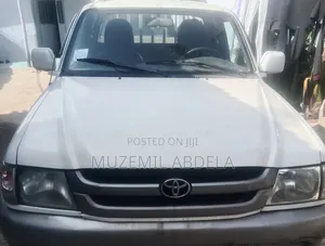 Toyota Hilux 2002 White