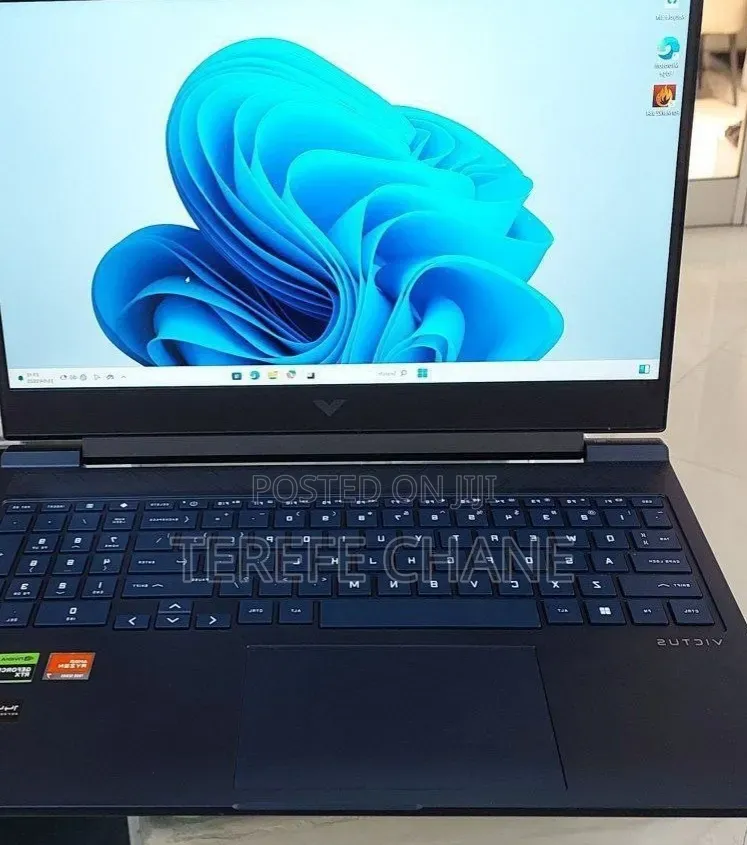 New Laptop HP Victus 16 8GB AMD Ryzen 7 SSD 1T