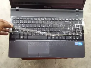 New Laptop Samsung NP300E5C 2GB Intel HDD 500GB