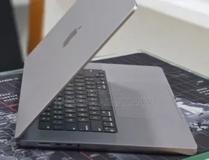 New Laptop Apple MacBook Pro 2023 M2 16GB Apple M2 SSD 512GB