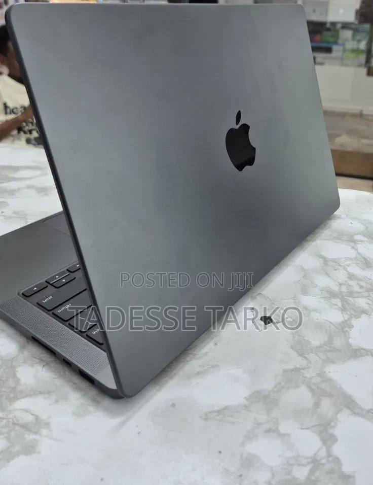 New Laptop Apple MacBook Pro 2025 M5 16GB Apple M5 Pro SSD 1T