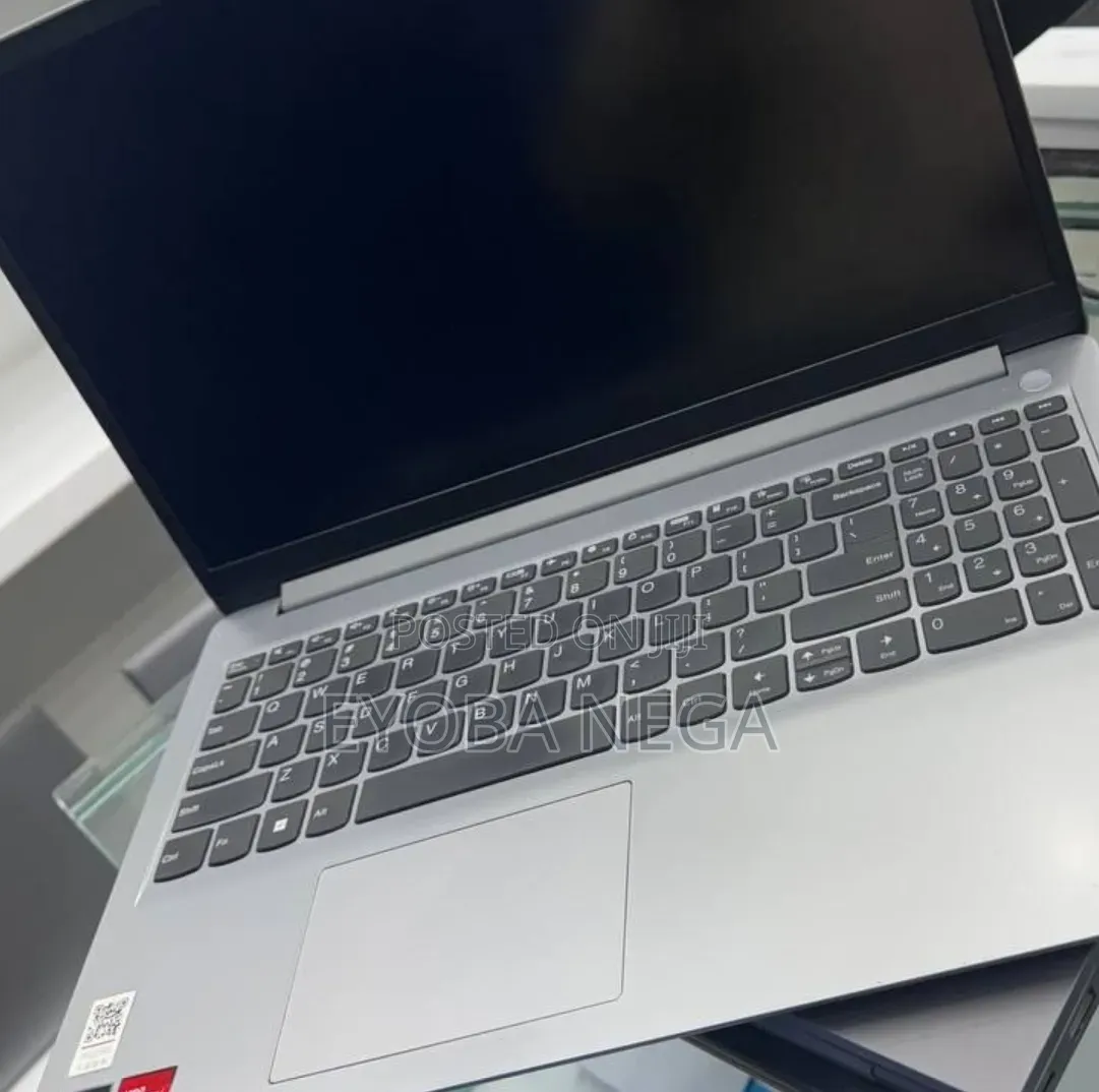 New Laptop Lenovo IdeaPad 1 8GB AMD Ryzen 5 SSD 512GB