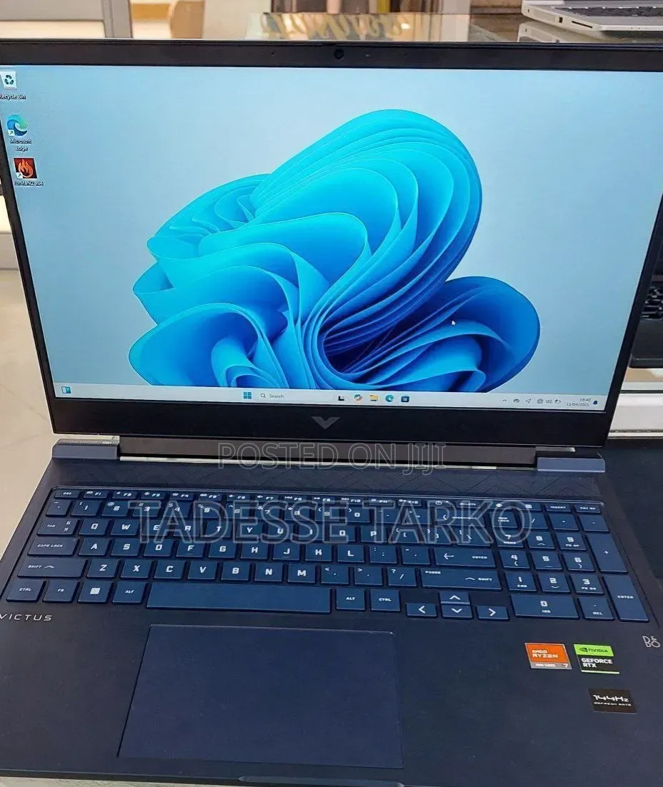 New Laptop HP Victus 16 8GB AMD Ryzen 7 SSD 1T
