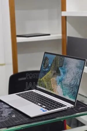 New Laptop Samsung Galaxy Book4 16GB Intel Core 7 SSD 512GB