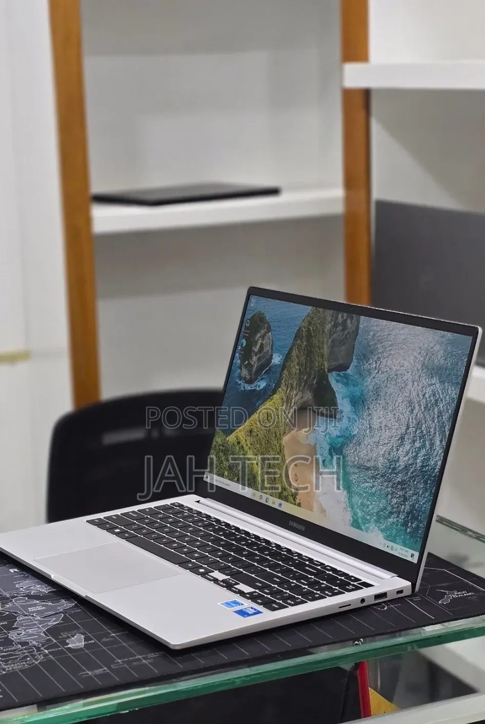 New Laptop Samsung Galaxy Book4 16GB Intel Core 7 SSD 512GB