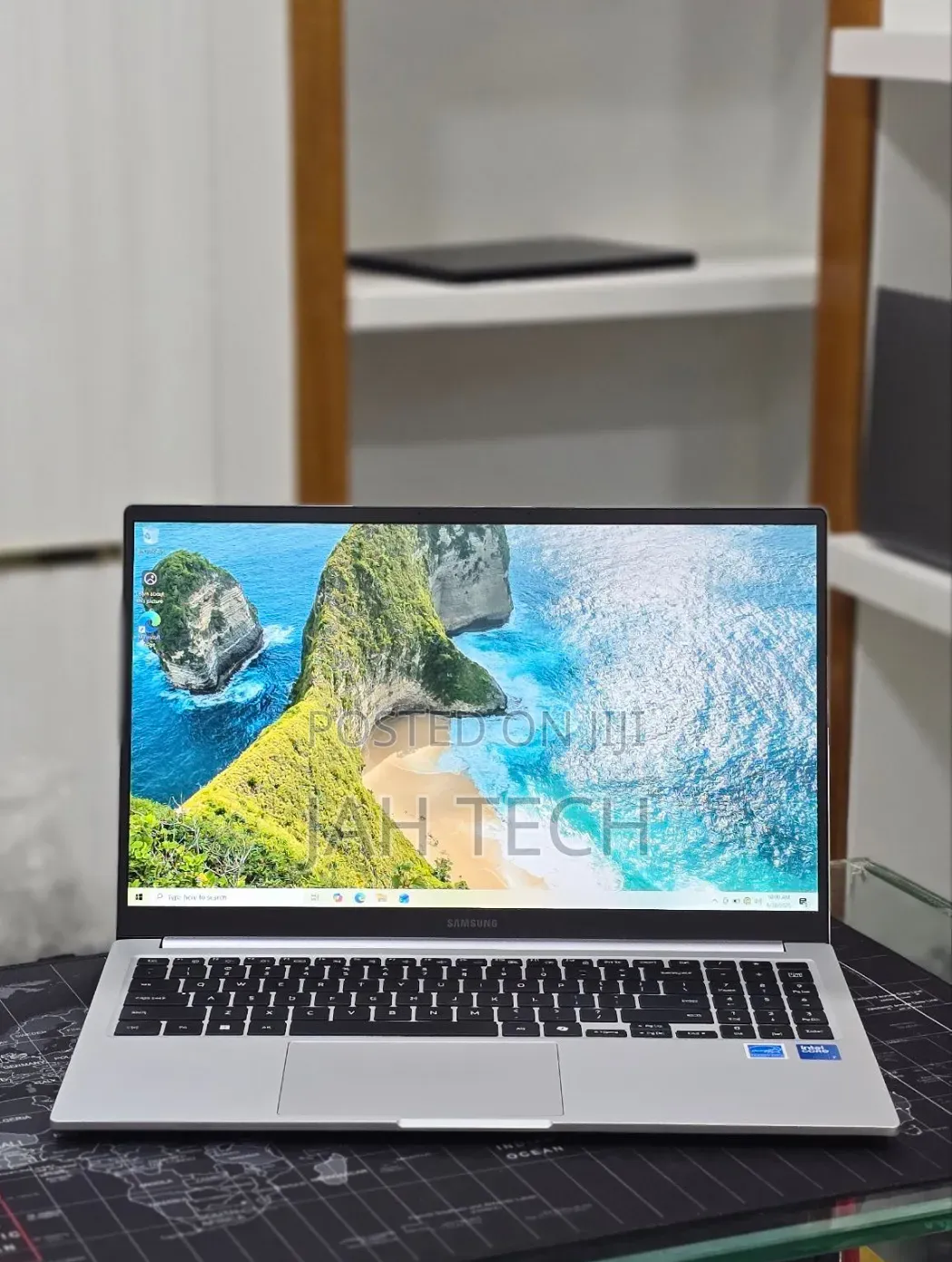 New Laptop Samsung Galaxy Book4 16GB Intel Core 7 SSD 512GB
