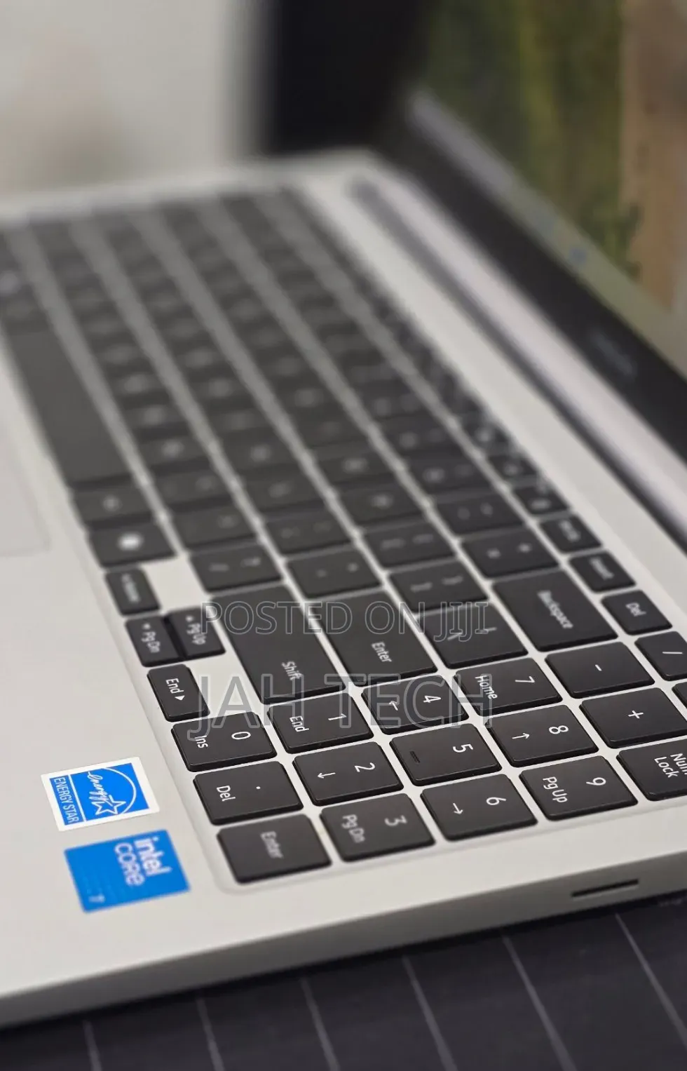 New Laptop Samsung Galaxy Book4 16GB Intel Core 7 SSD 512GB