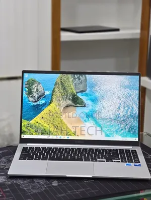New Laptop Samsung Galaxy Book4 16GB Intel Core 7 SSD 512GB