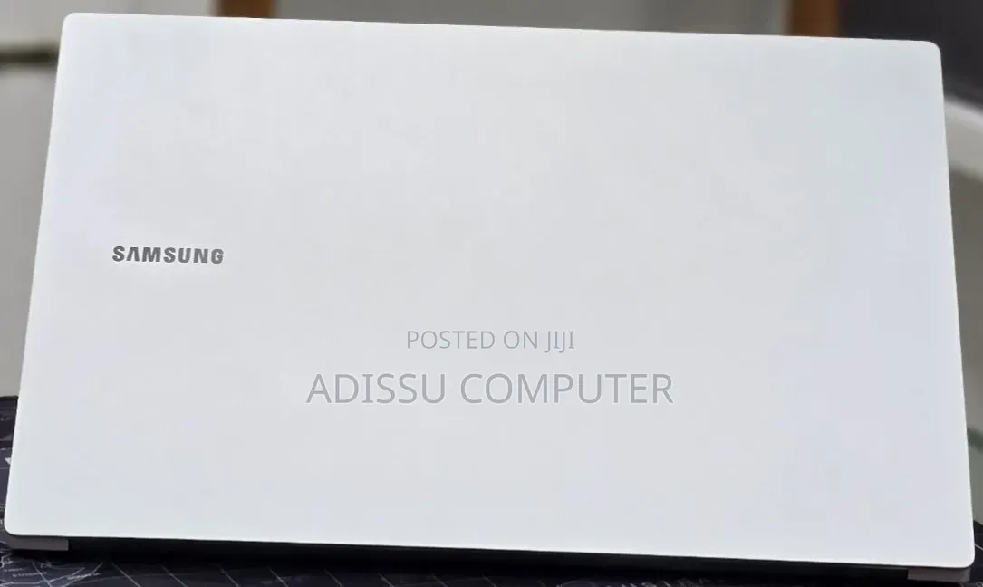 New Laptop Samsung Galaxy Book4 16GB Intel Core 7 SSD 512GB
