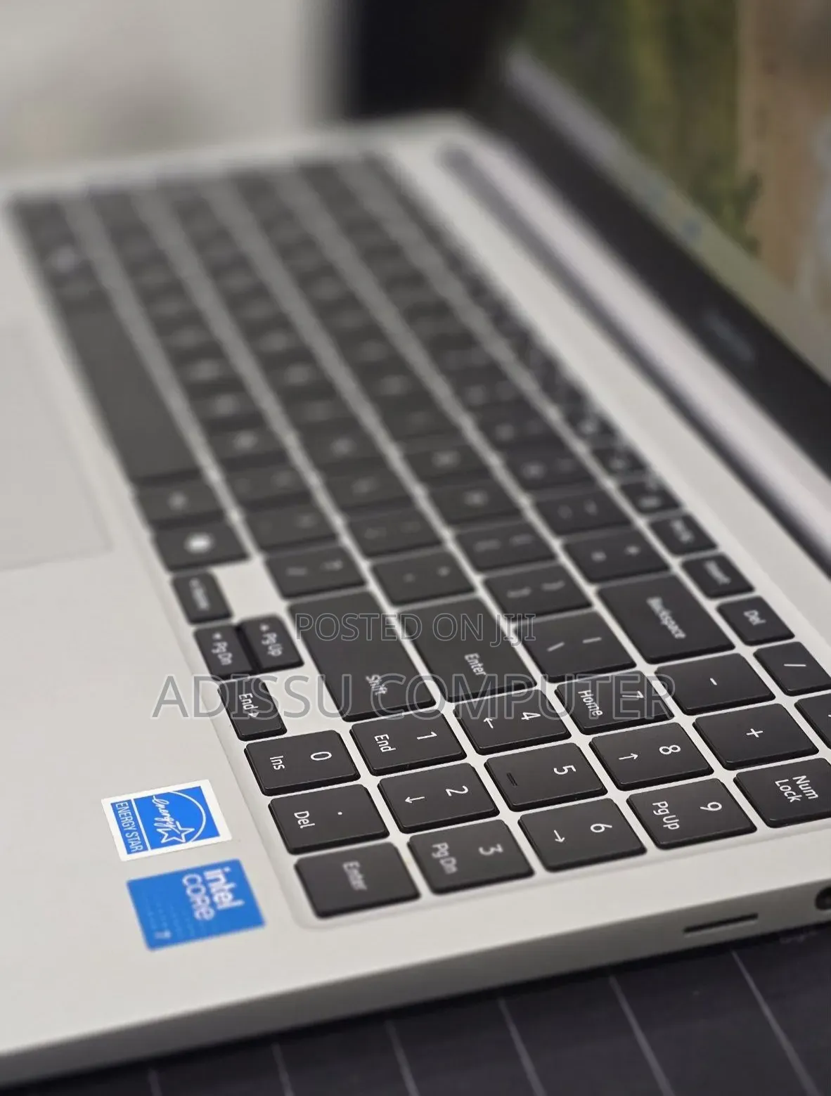 New Laptop Samsung Galaxy Book4 16GB Intel Core 7 SSD 512GB