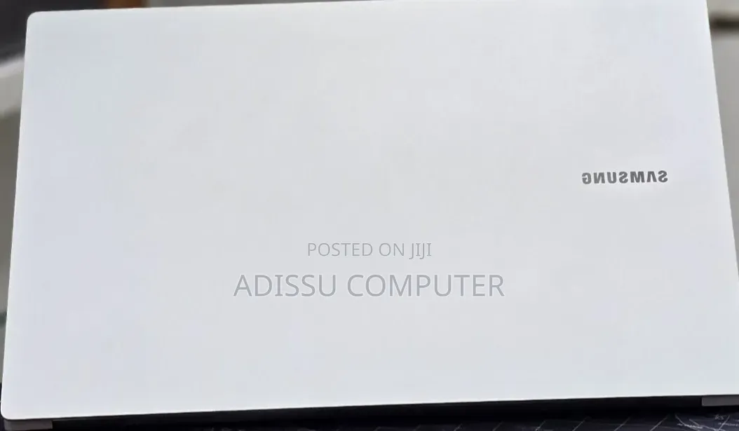 New Laptop Samsung Galaxy Book4 16GB Intel Core 7 SSD 512GB