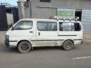 Toyota HiAce 1998 White