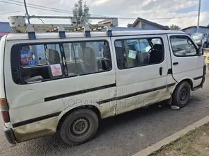 Toyota HiAce 1998 White