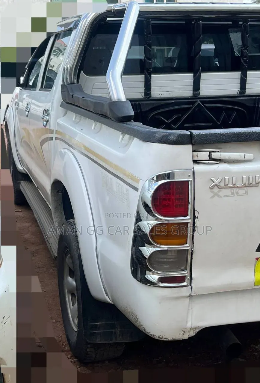 Toyota Hilux 2006 White