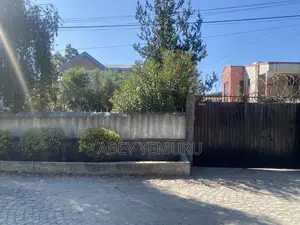 3bdrm House in Yeka for sale