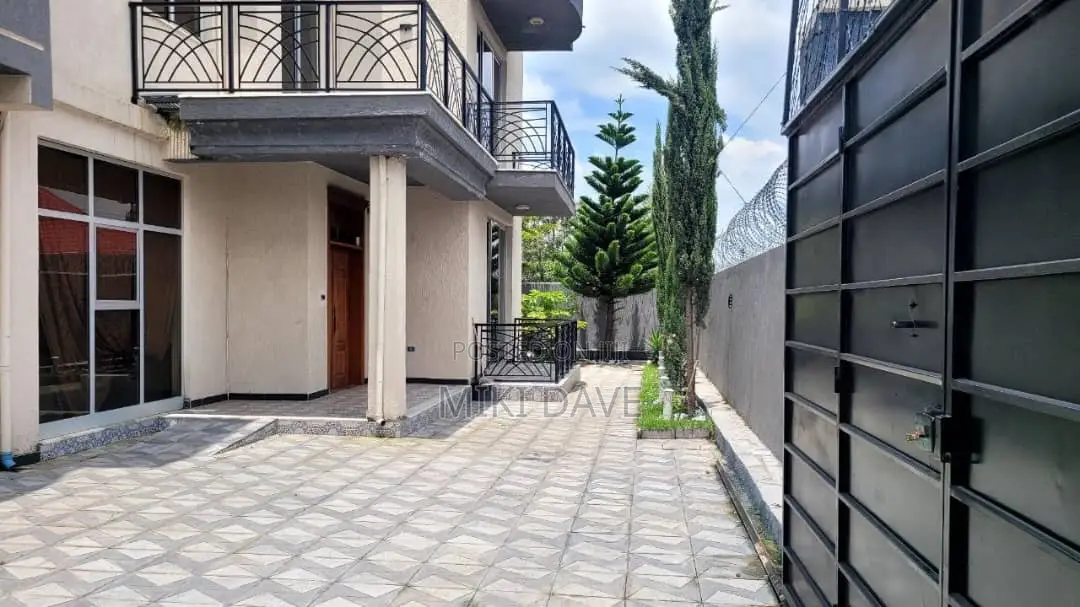 8bdrm House in East Shewa for rent