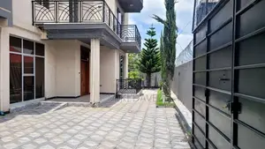 8bdrm House in East Shewa for rent