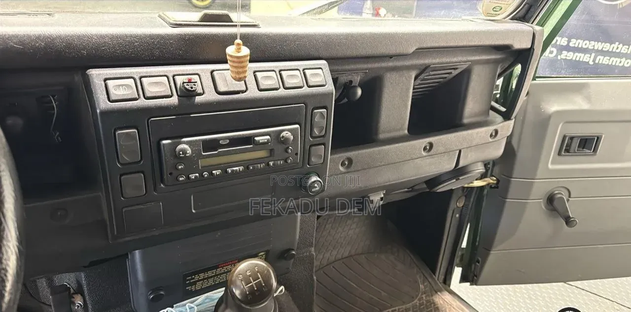 Land Rover Defender 2002 White
