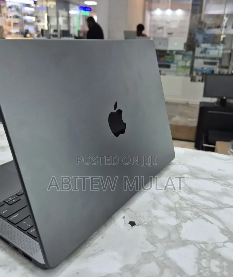 New Laptop Apple MacBook Pro 2025 M5 16GB Apple M5 SSD 1T