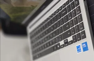 New Laptop Samsung Galaxy Book4 16GB Intel Core 7 SSD 512GB