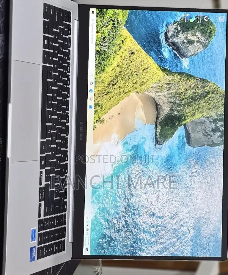 New Laptop Samsung Galaxy Book4 16GB Intel Core 7 SSD 512GB
