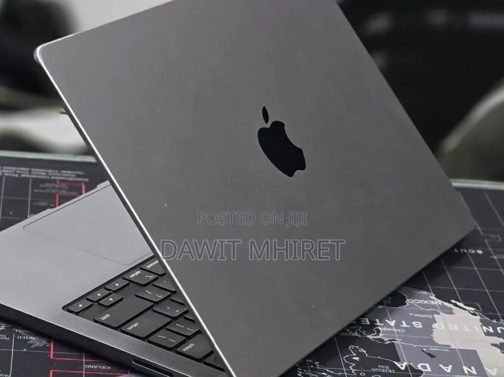 New Laptop Apple MacBook Pro 2023 M3 8GB Apple M3 Pro SSD 512GB
