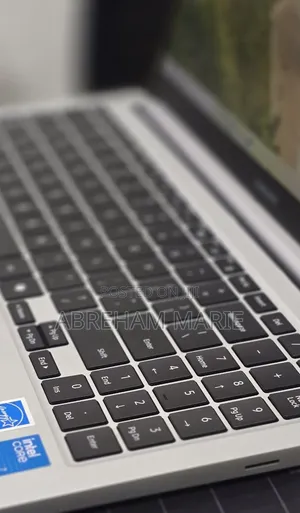 New Laptop Samsung Galaxy Book4 16GB Intel Core 7 SSD 512GB